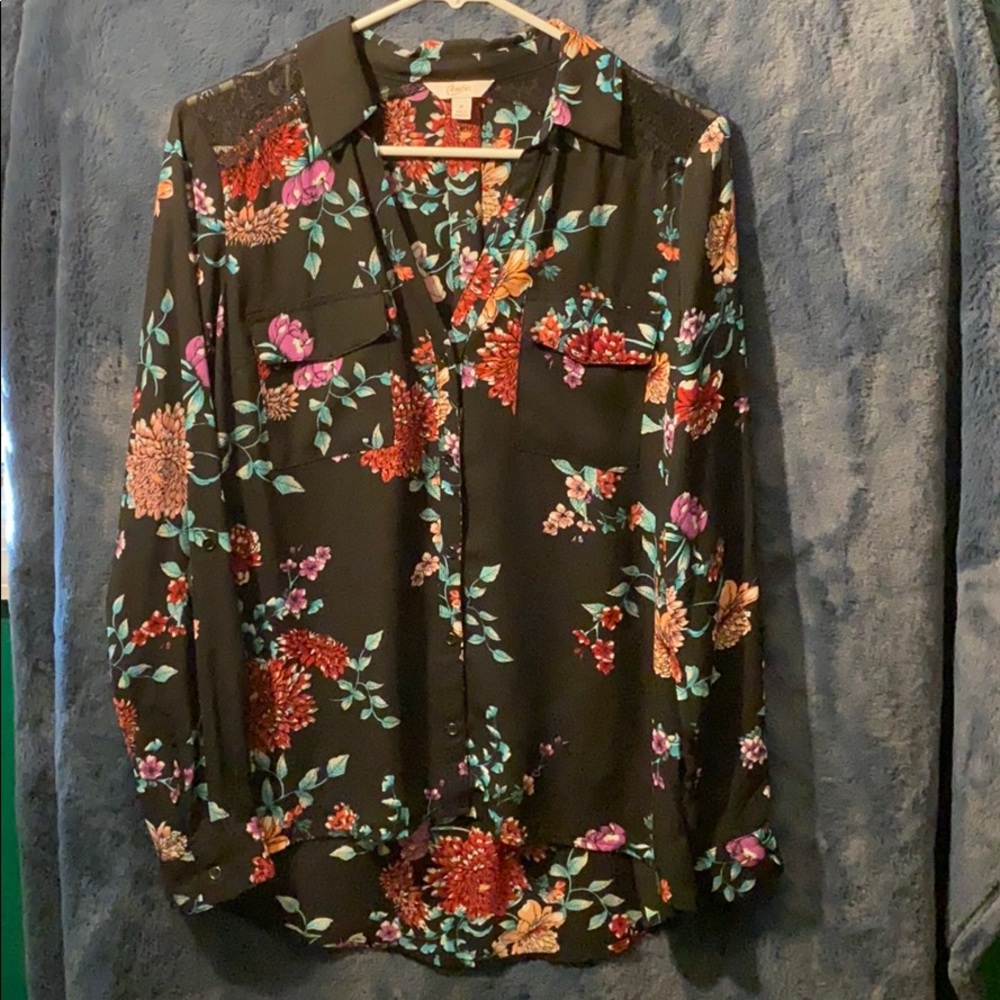 3/$20 💝 Candice’s floral button down